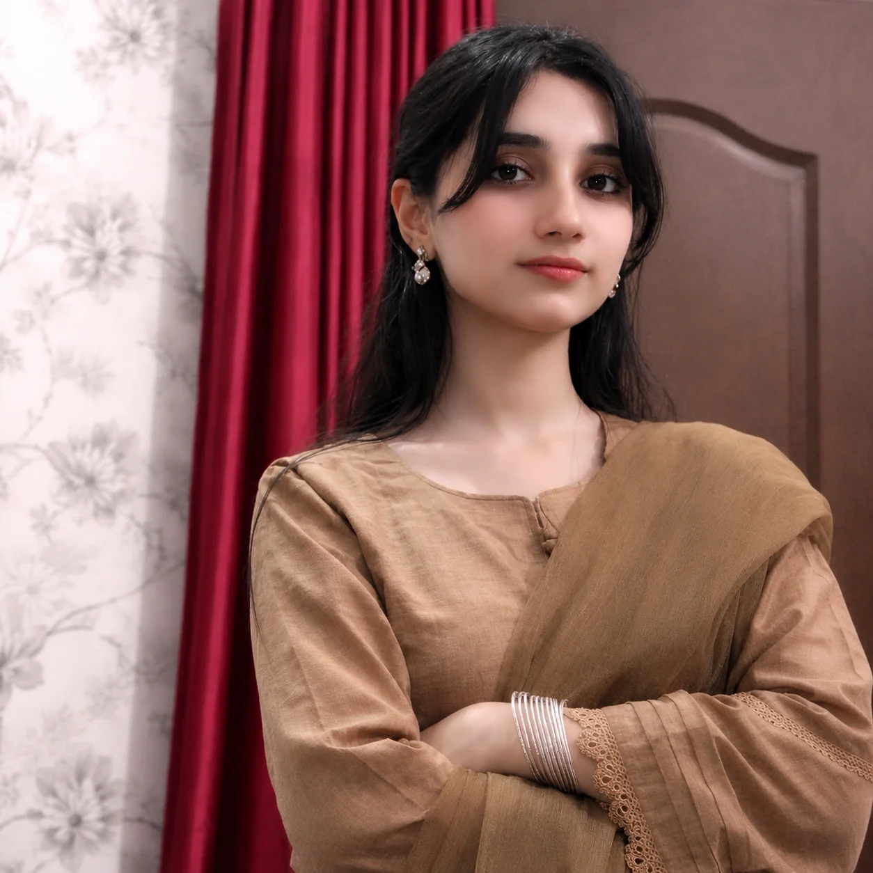 Momaina - Graphics Designer